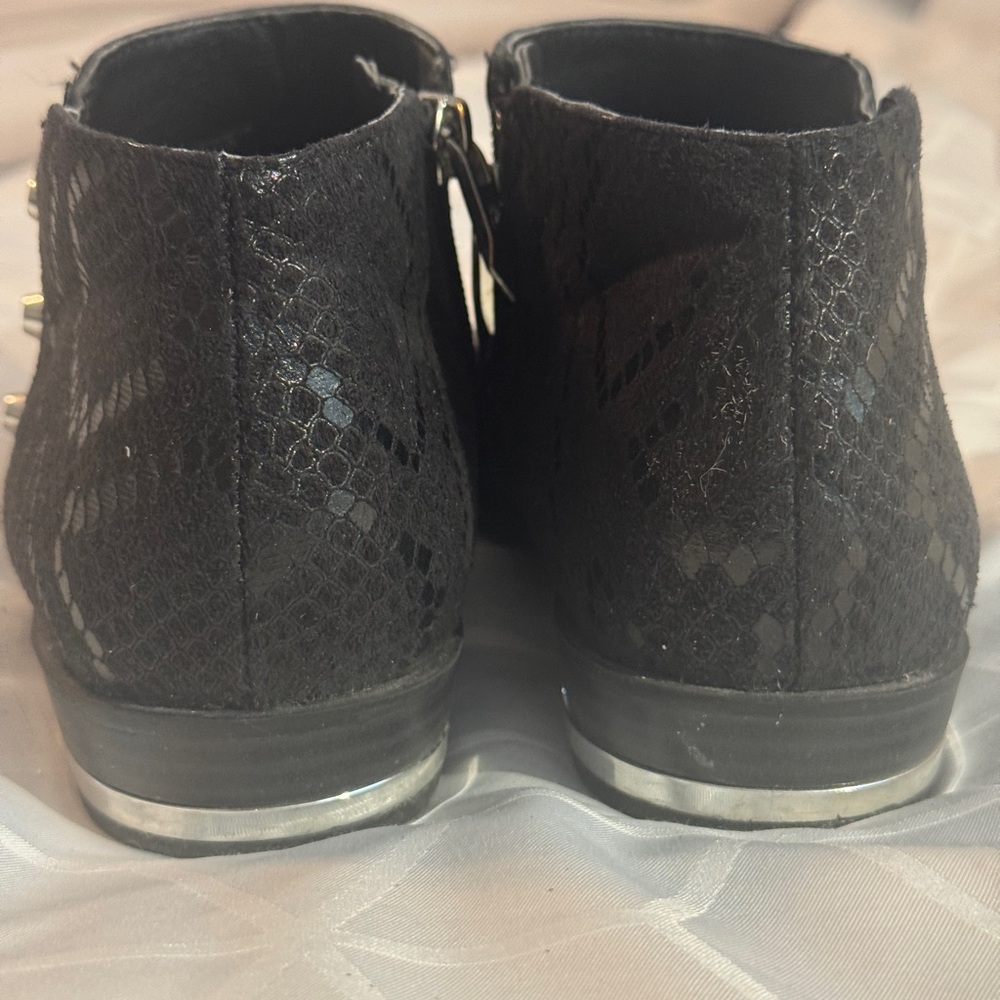 Fergie Black Western Low Boot/Shoes Size 8 W/ silver embellistments - Picture 4 of 7